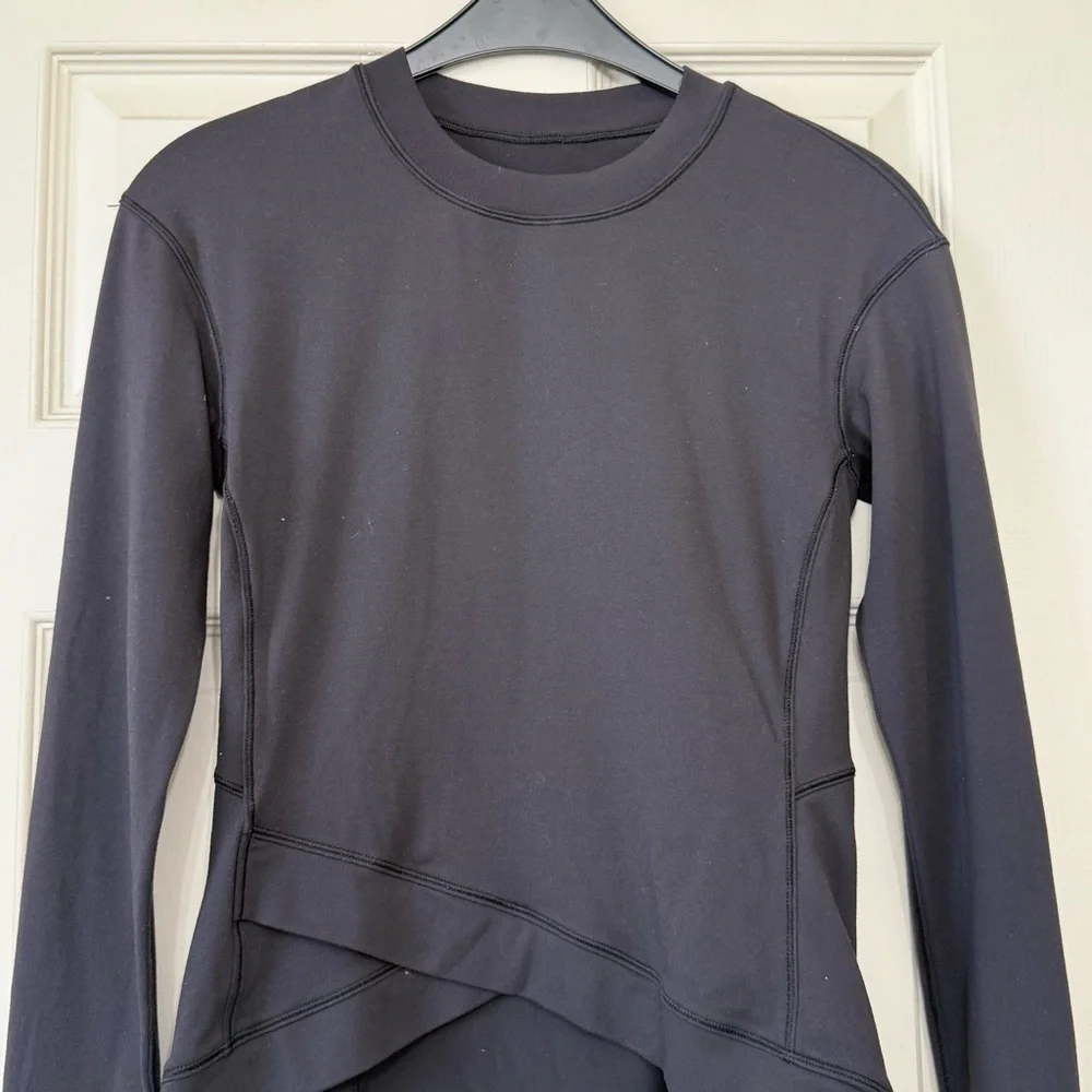 Lululemon Close To Crossing Workout Long Sleeve Top Size 4 Rulu Black